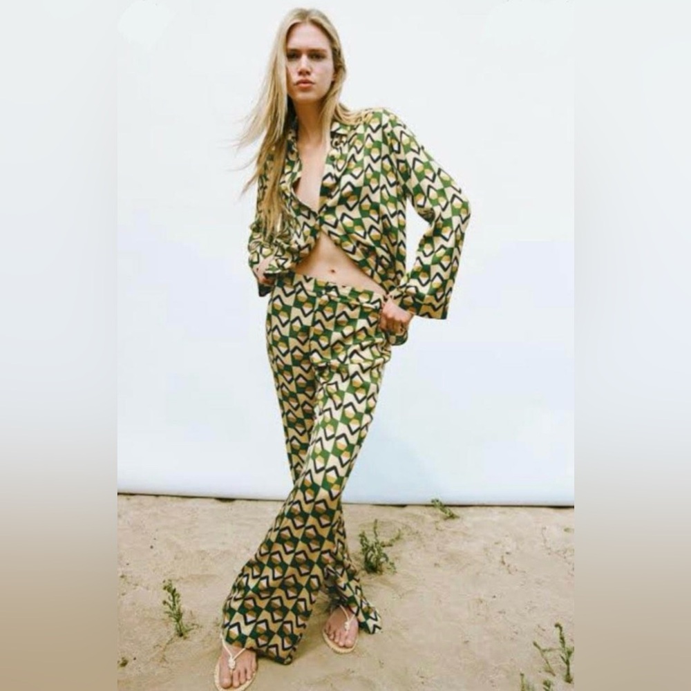 ZARA Geometric Print Wide Leg‎ The Safia Satin Pant Green Black Size Medium